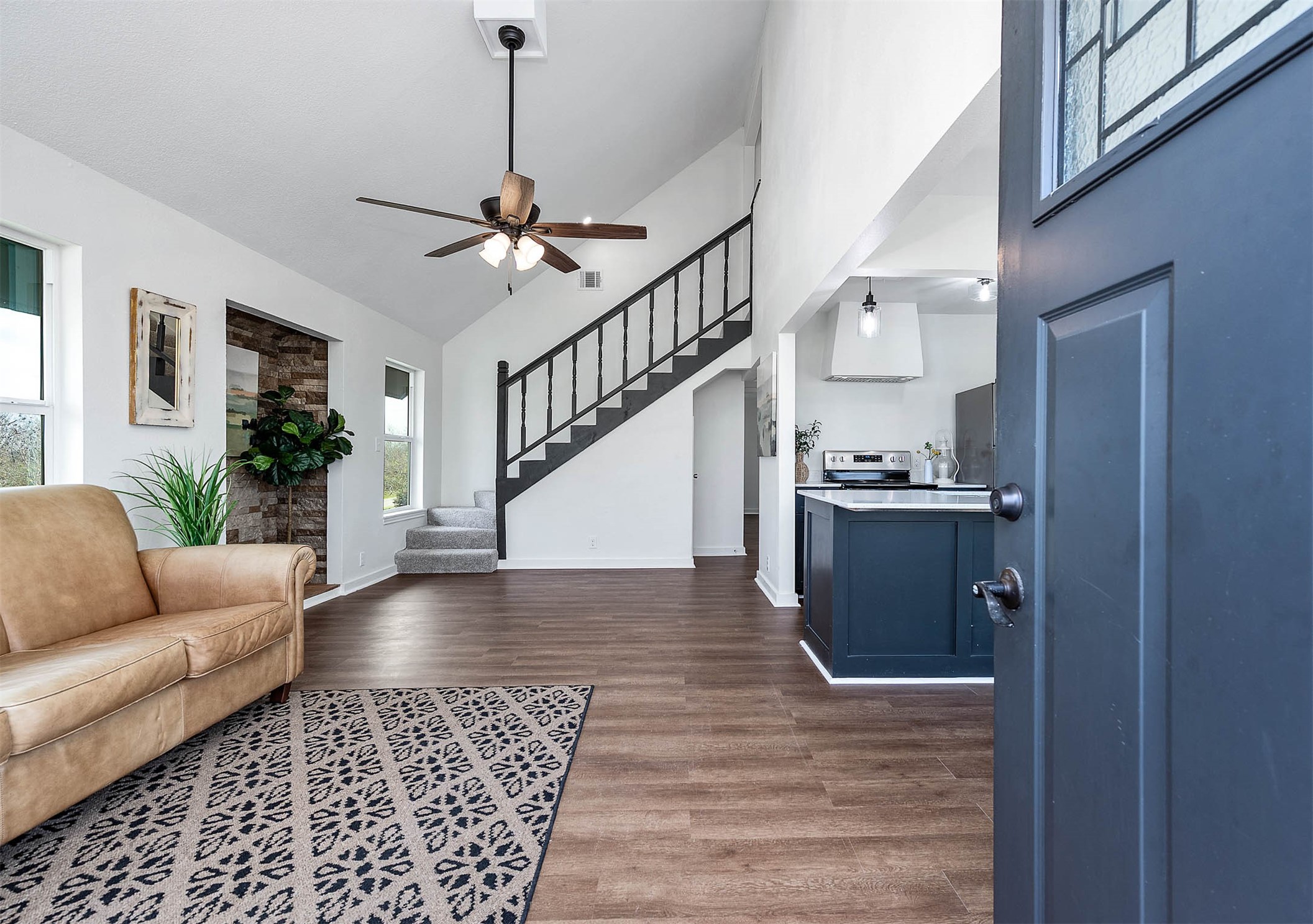 12827 Sandpiper Road Angleton, TX 77515 - Photo 8 of 42 Beautiful and stylish home on the water