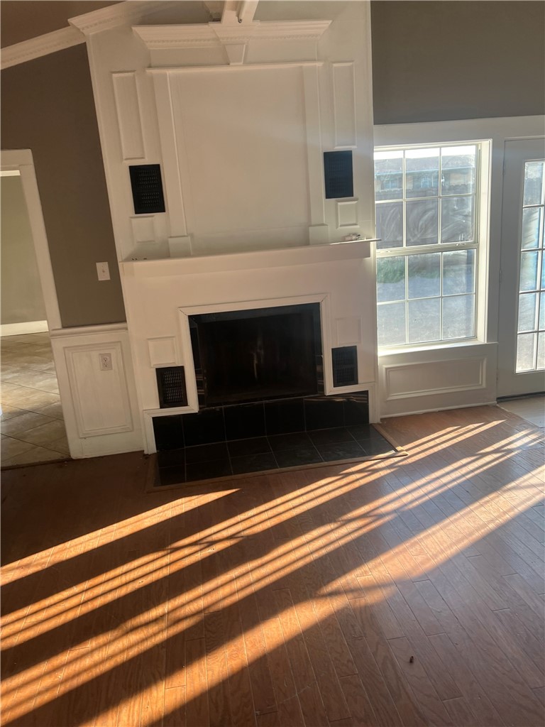 15504 Spring Hill Lane Pflugerville, TX 78660 - Photo 17 of 17 a living room with a fireplace