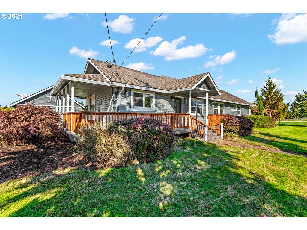 320 Northwest 194th Street Ridgefield, WA 98642 - Photo 1 of 32 a front view of a house with a yard