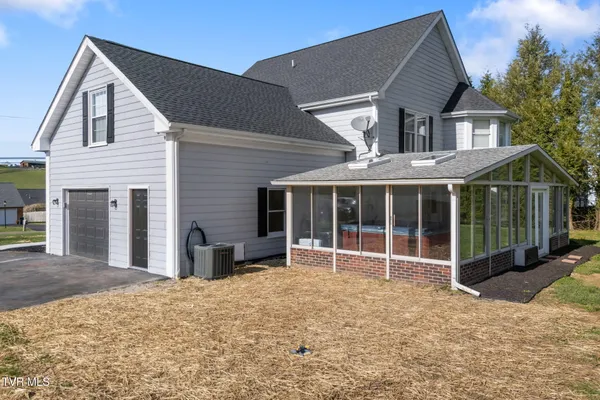 $529,900 | 21164 Vances Mill Road, Abingdon, VA 24211