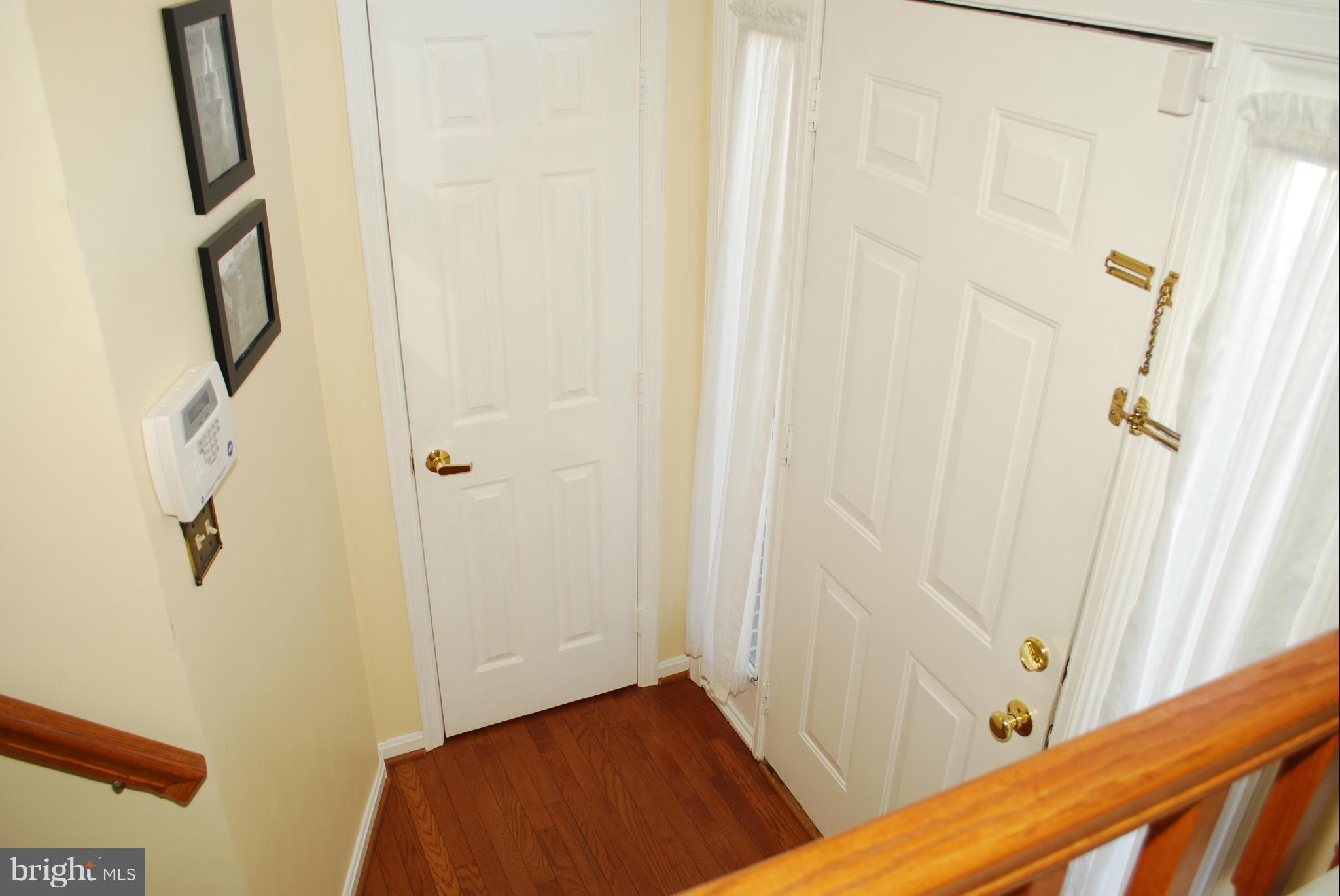 7206 Squirrel Run Court Springfield, VA 22152 - Photo 2 of 28 Interior (General)