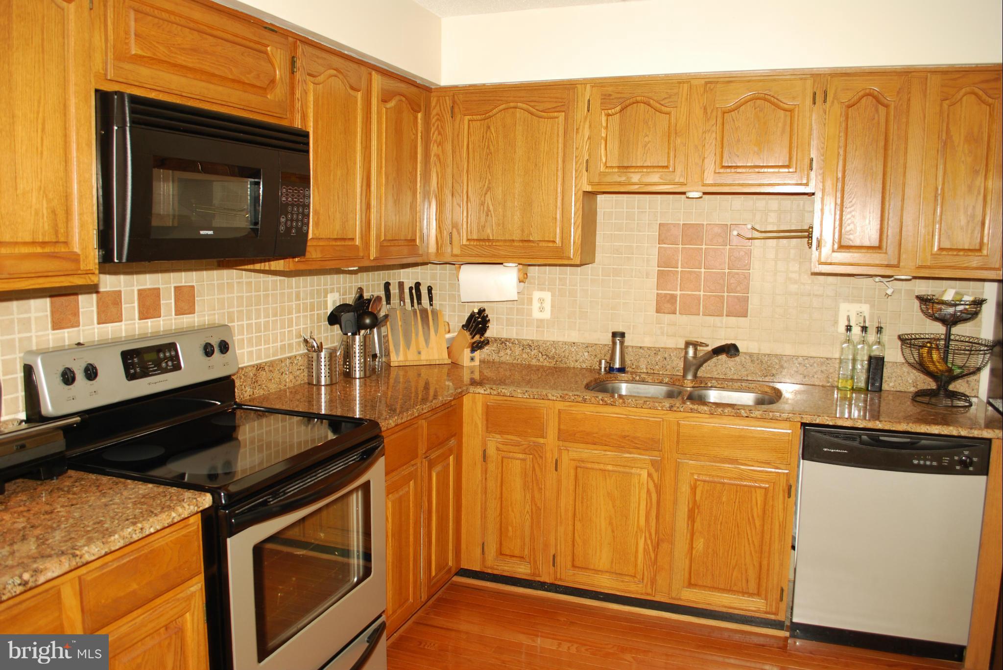 7206 Squirrel Run Court Springfield, VA 22152 - Photo 10 of 28 Kitchen