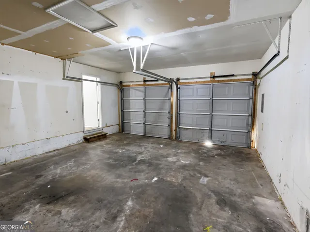 a view of a garage room