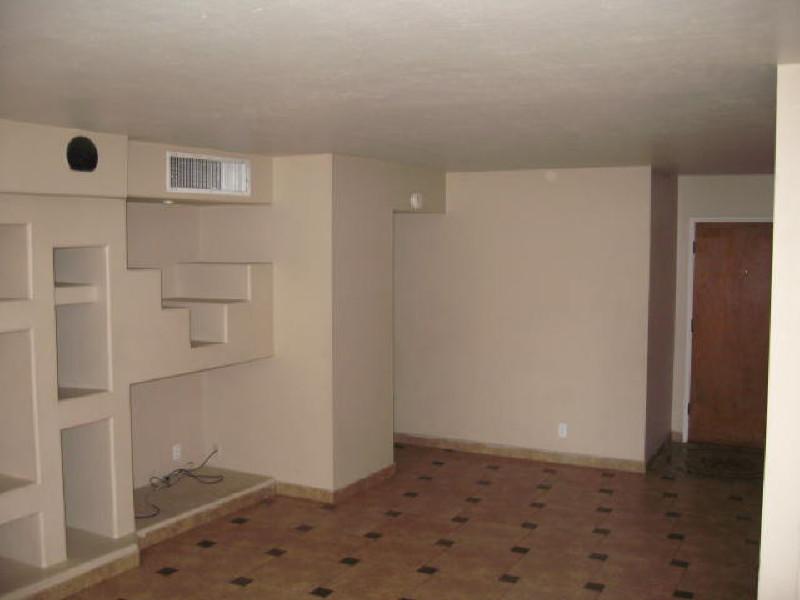 3043 East Cheery Lynn Road Phoenix, AZ 85016 - Photo 3 of 17 Great room