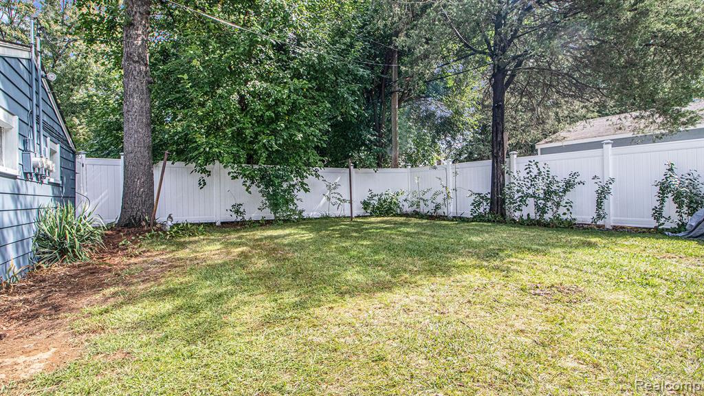 300 East 13 Mile Road Royal Oak, MI 48073 - Photo 15 of 15