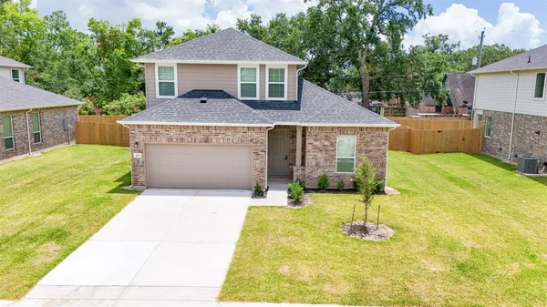 $2,899 | 407 Magnolia Street, Clute, TX 77531