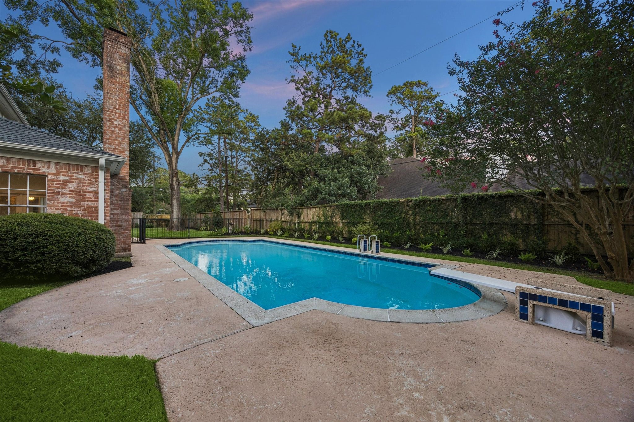 11903 Stoney Ridge Lane Houston, TX 77024 - Photo 35 of 44 Sparkling pool
