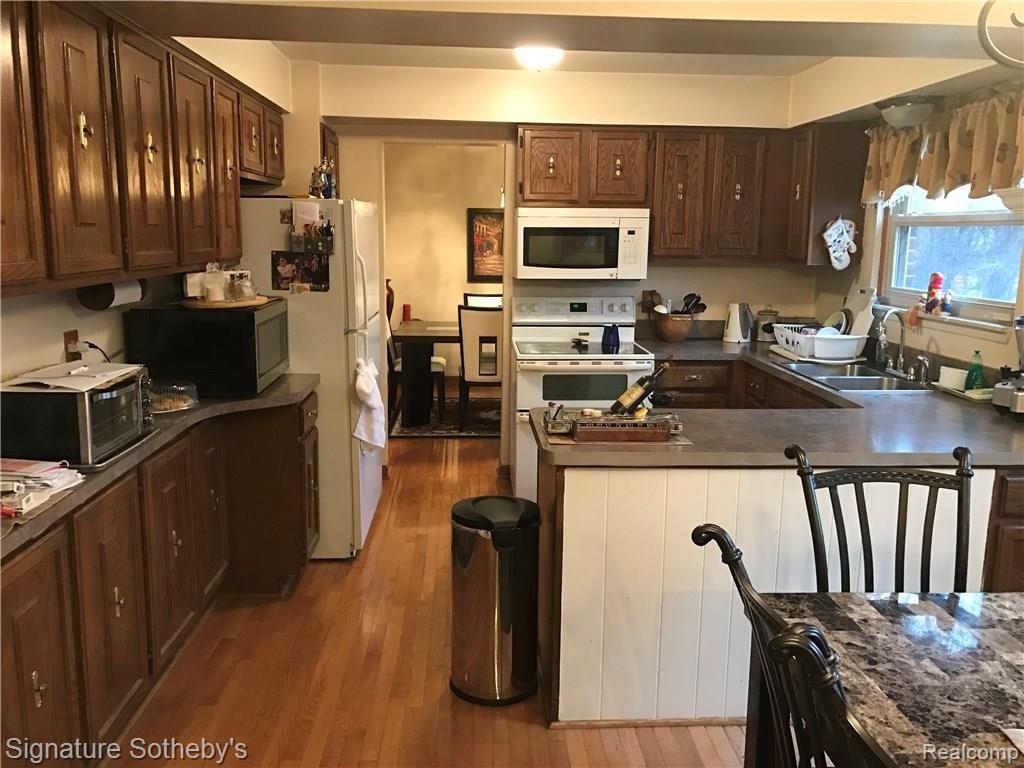 721 Abbey Court Rochester Hills, MI 48307 - Photo 11 of 24