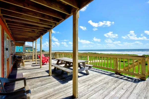 $595,000 | 2446 Bluewater Highway, Surfside Beach, TX 77541