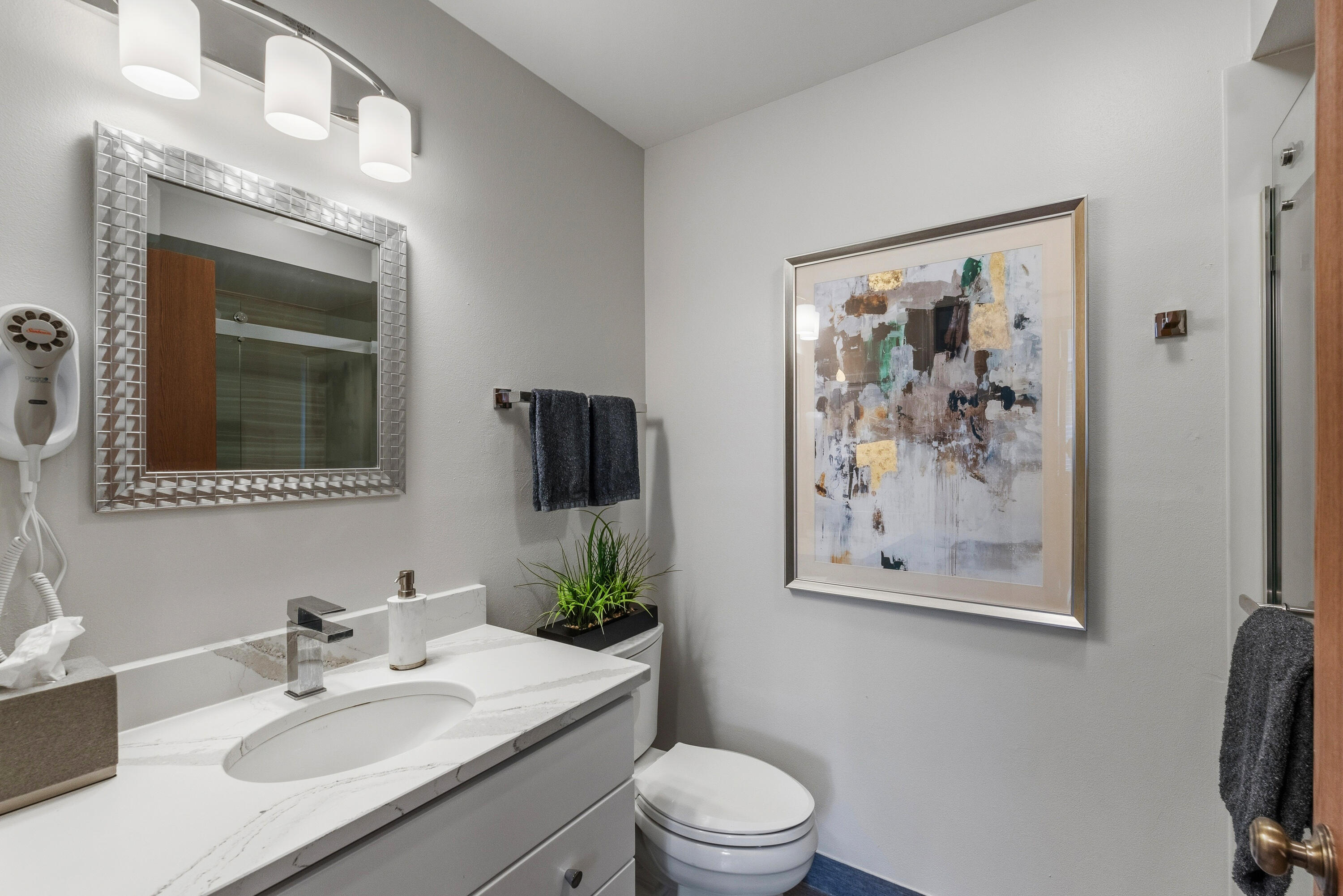 3733 West Loomis Road Greenfield, WI 53221 - Photo 22 of 30 Main Bathroom