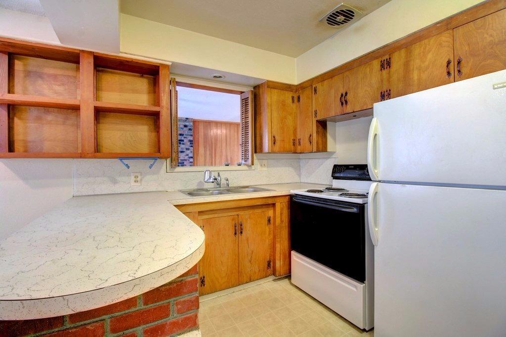 1350 Spring Street Medford, OR 97504 - Photo 13 of 28 kitchen