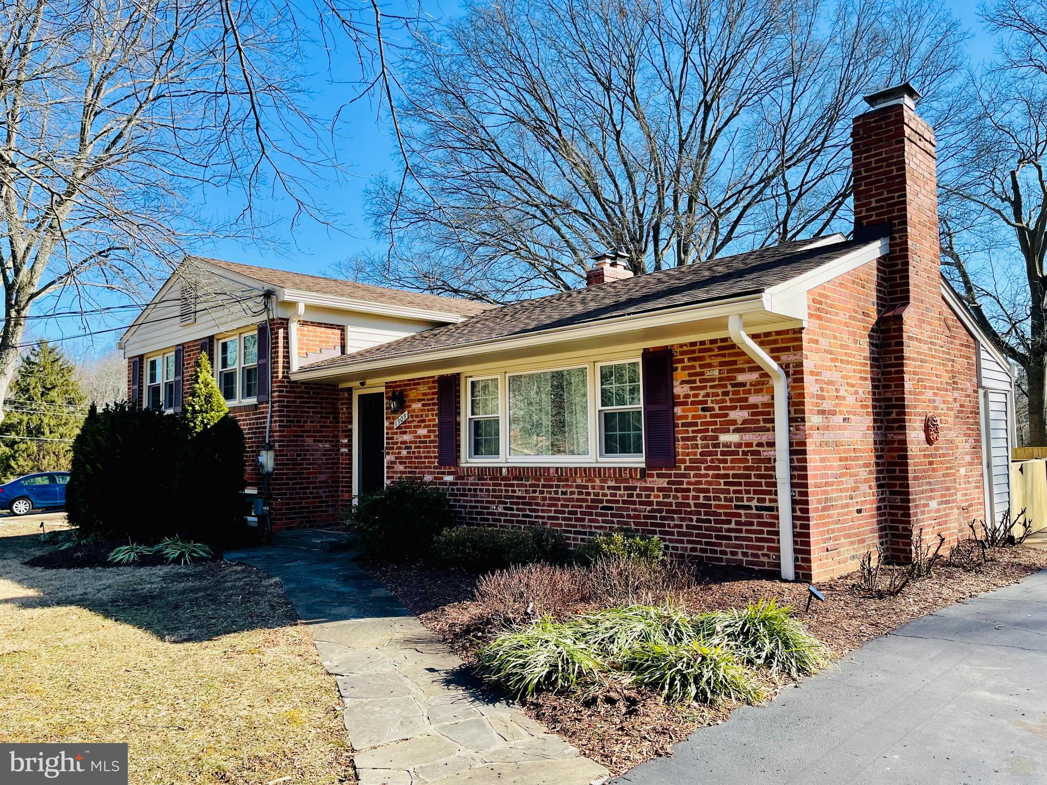 1909 Courtland Road Alexandria, VA 22306 - Photo 1 of 63 Front