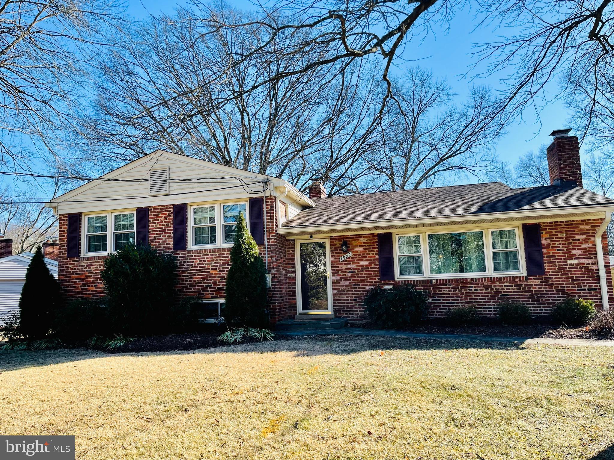 1909 Courtland Road Alexandria, VA 22306 - Photo 3 of 63 Front