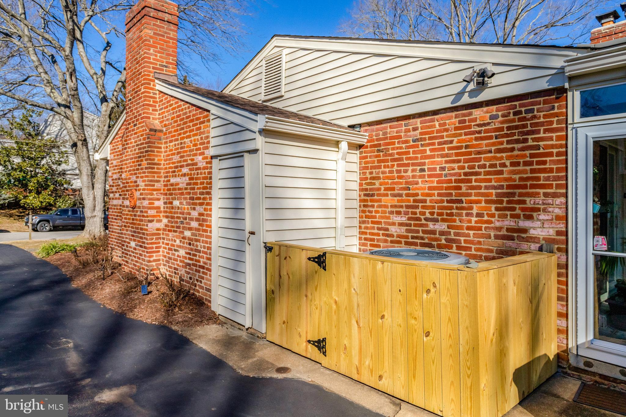 1909 Courtland Road Alexandria, VA 22306 - Photo 60 of 63 Driveway side of home