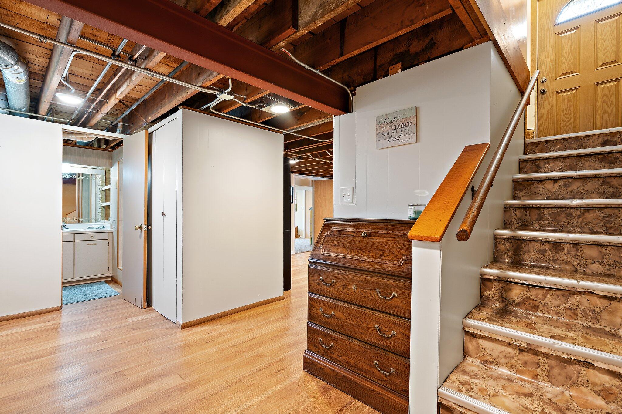 8014 Harrison Avenue Munster, IN 46321 - Photo 18 of 37 a view of entryway