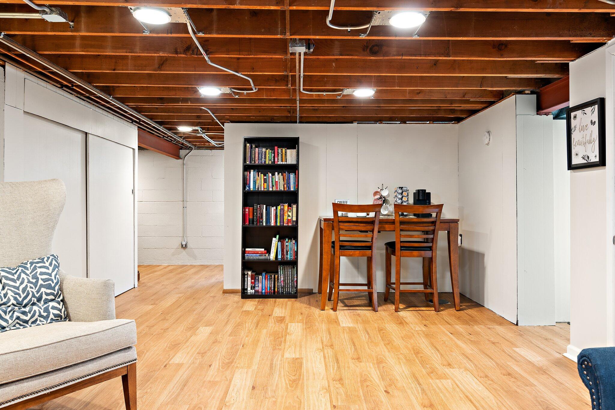 8014 Harrison Avenue Munster, IN 46321 - Photo 21 of 37 a room with furniture and gym equipment