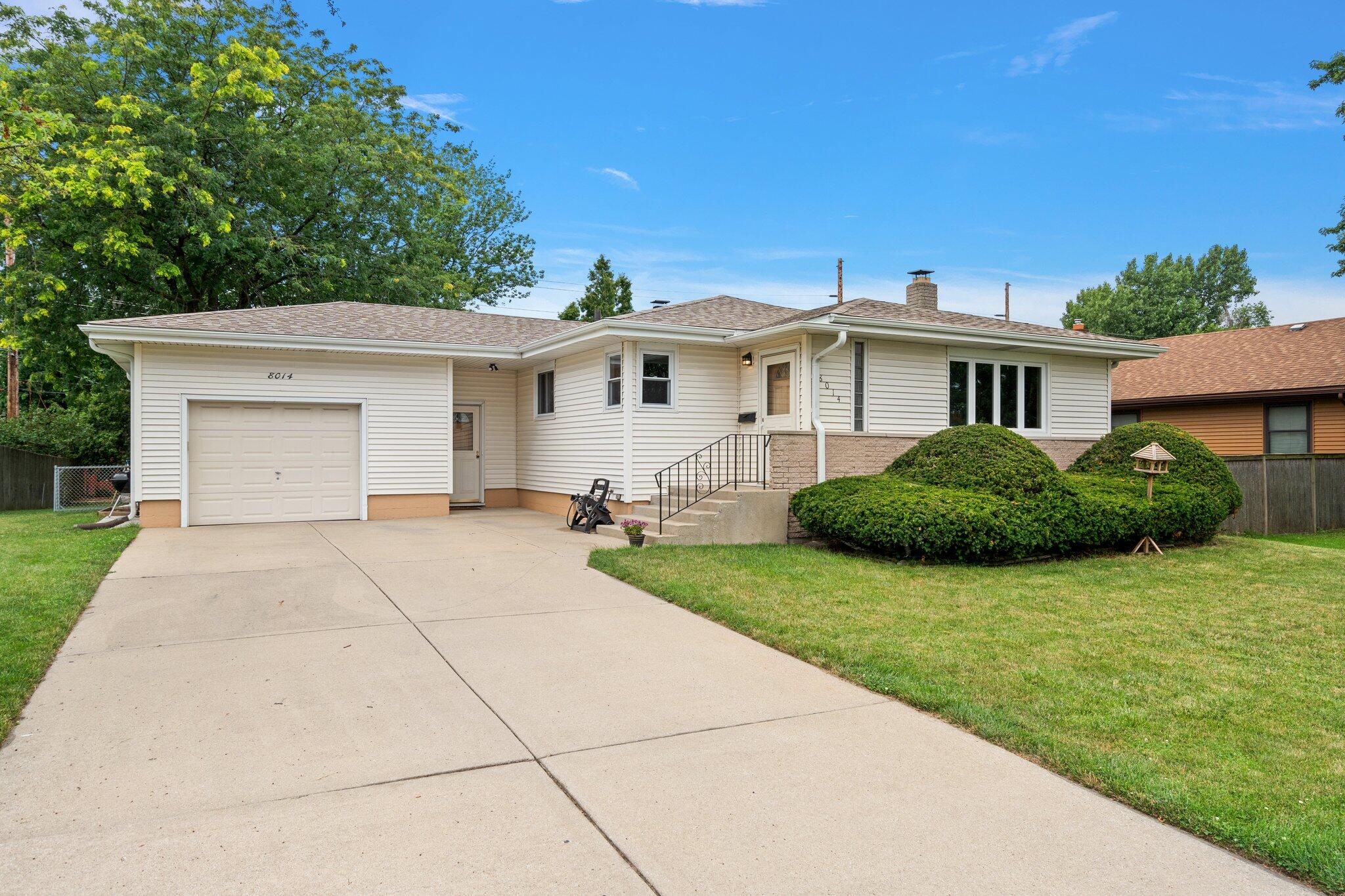 8014 Harrison Avenue Munster, IN 46321 - Photo 3 of 37 2048x1365