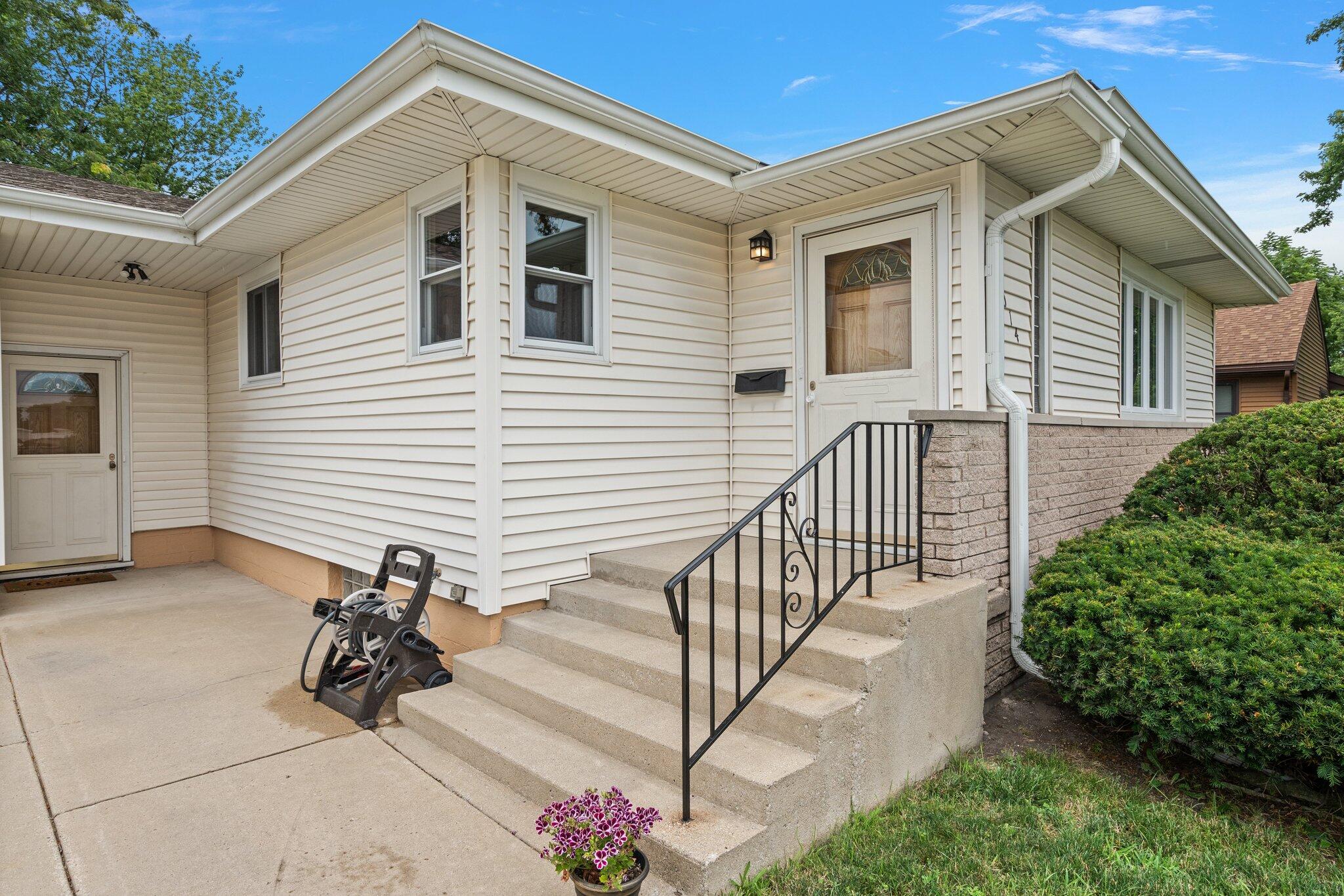 8014 Harrison Avenue Munster, IN 46321 - Photo 4 of 37 2048x1365