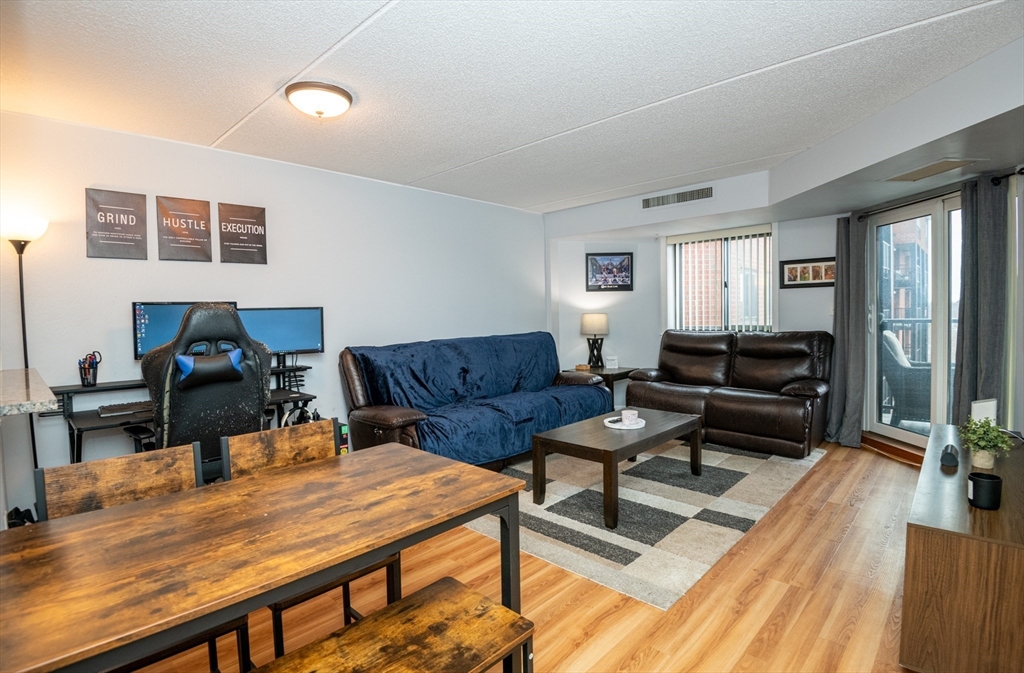 60 Rantoul Street, Unit 604N Beverly, MA 01915 - Photo 8 of 18 Gallery Image 8