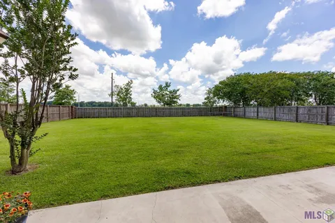 $419,000 | 807 Spanish Oaks Drive, Brusly, LA 70719