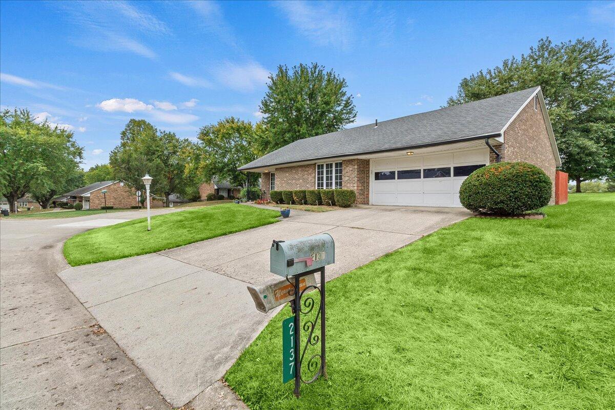 2137 Manhattan Boulevard Springfield, OH 45504 - Photo 3 of 37 03-IMG_4527