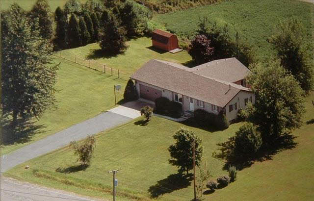 8970 Ida Maybee Road Monroe, MI 48162 - Photo 2 of 16 20095402-1.JPG