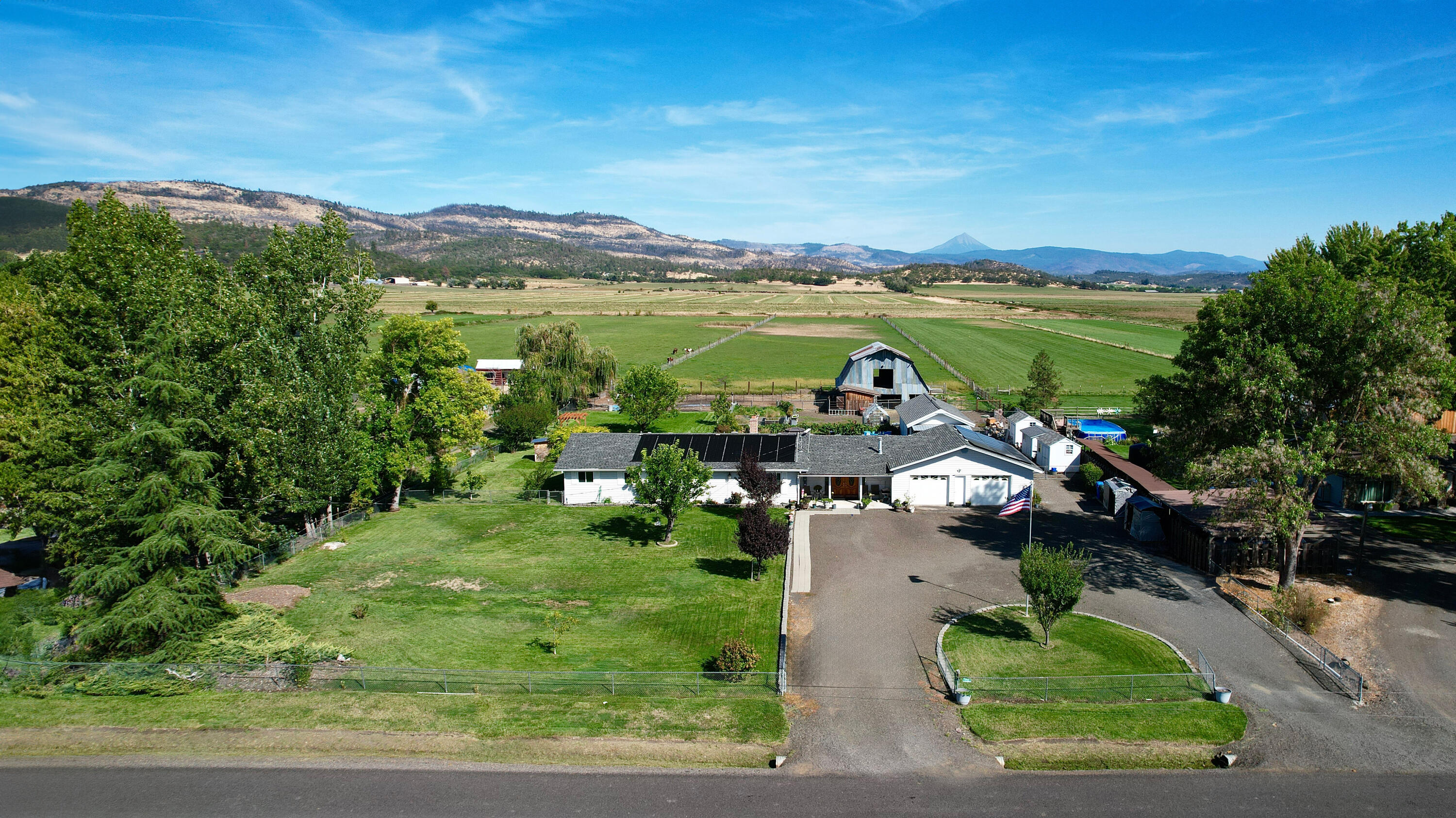 2909 Ball Road Eagle Point, OR 97524 - Photo 3 of 37 Front View