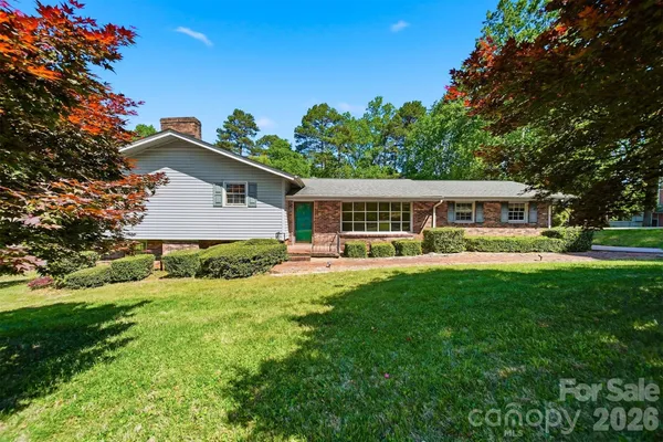 $282,500 | 140 28th Ave Drive Northwest, Hickory, NC 28601