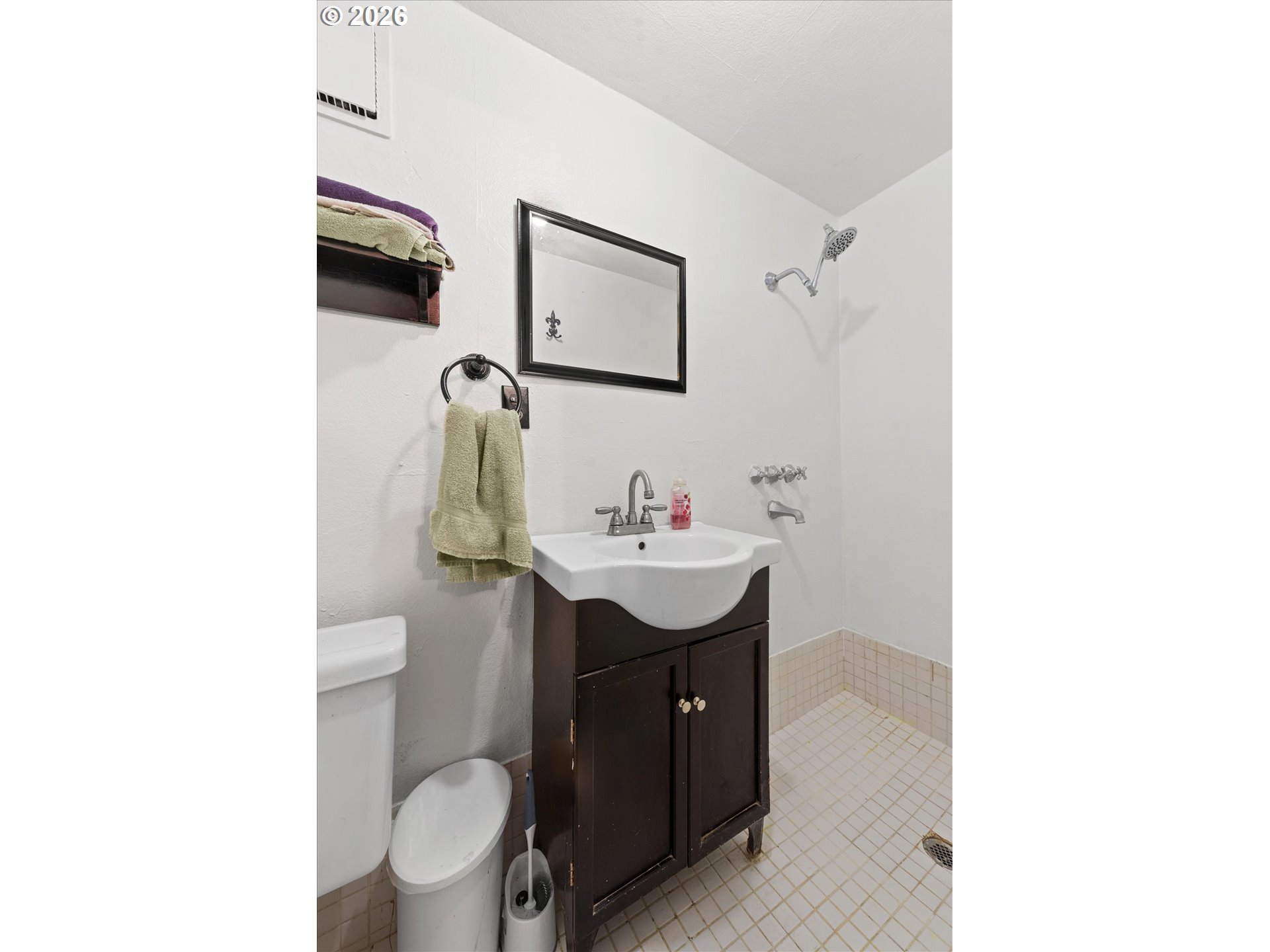 1301 6th Street La Grande, OR 97850 - Photo 20 of 27 Bathroom