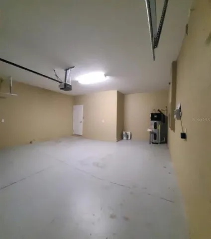 a view of a back yard