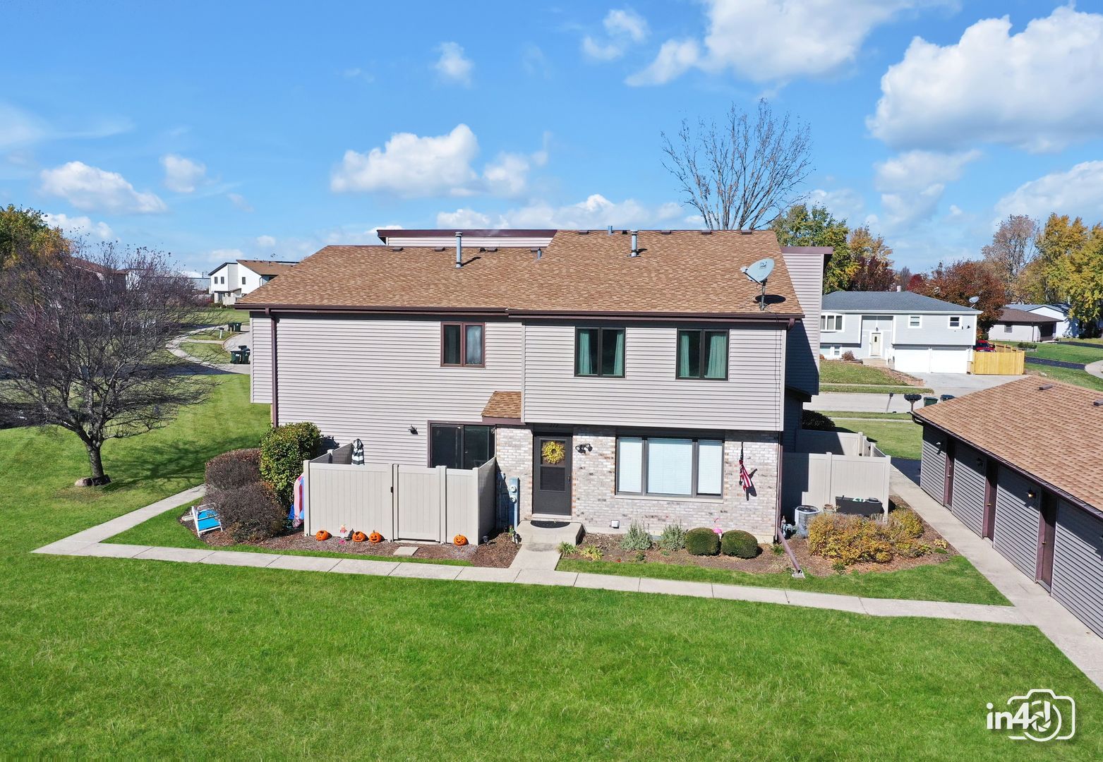 272 Circlegate Road New Lenox, IL 60451 - Photo 1 of 24 a view of a house with a yard and a garden