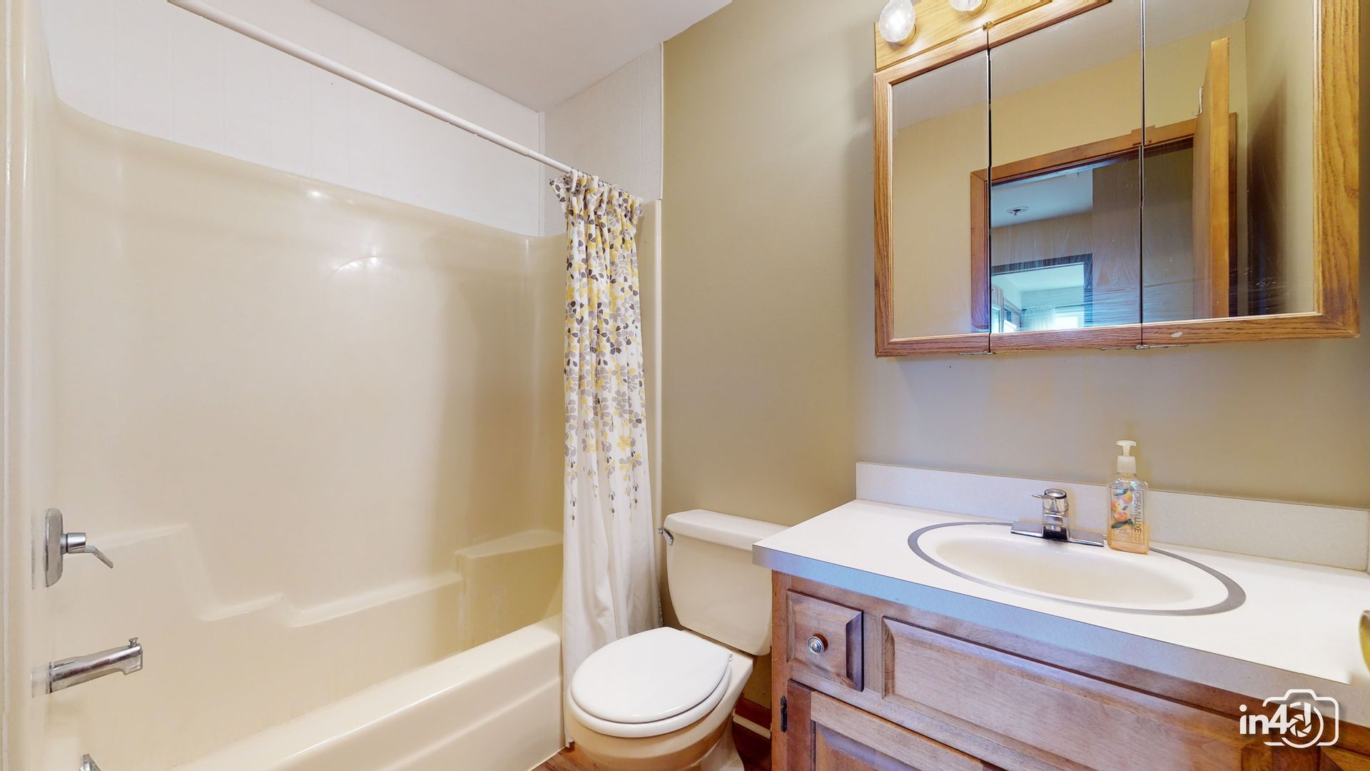 272 Circlegate Road New Lenox, IL 60451 - Photo 13 of 24 a bathroom with a sink toilet and shower