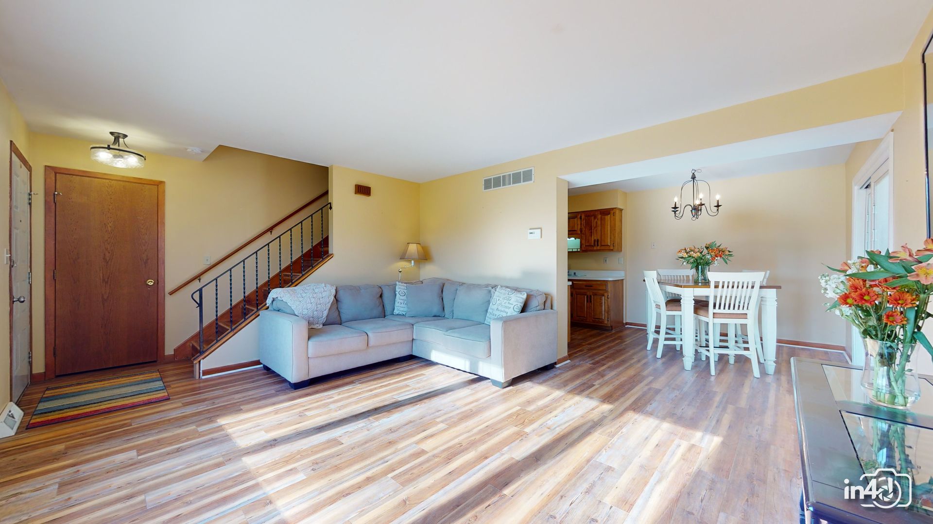 272 Circlegate Road New Lenox, IL 60451 - Photo 10 of 24 a living room with furniture and wooden floor