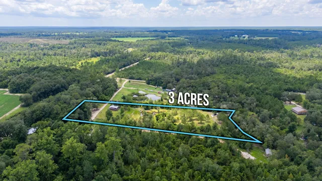 an aerial view of a yard