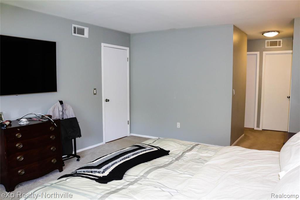 30594 Orchard Lake Road, Unit 49 Farmington Hills, MI 48334 - Photo 6 of 19