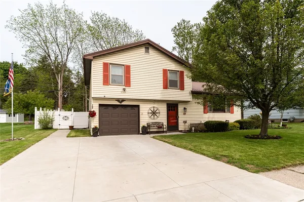 $254,900 | 11 Gateway Drive, Batavia City, NY 14020