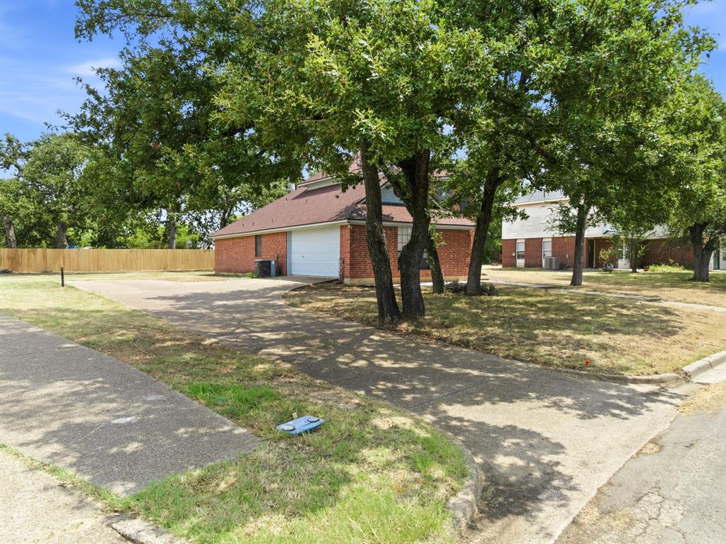 1111 Springhill Street Bellmead, TX 76705 - Photo 3 of 40 Gallery Image 3
