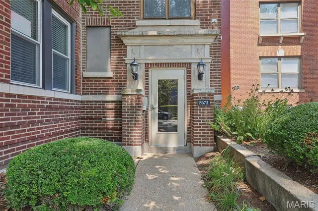 $129,000 | 5673 Waterman Boulevard, Unit 31, St. Louis, MO 63112