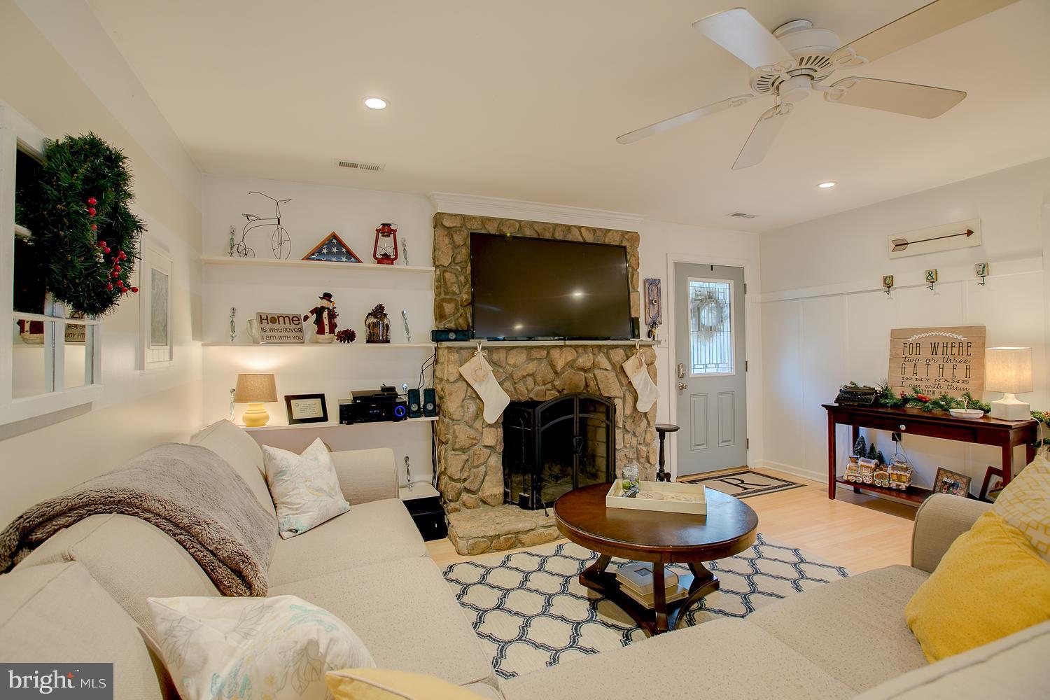 306 Colebrook Road Fredericksburg, VA 22405 - Photo 12 of 29 Family Room