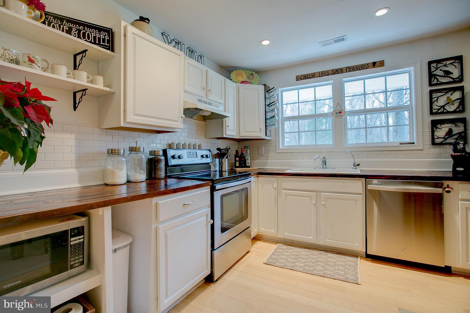 306 Colebrook Road Fredericksburg, VA 22405 - Photo 3 of 29 Kitchen