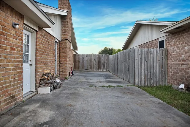 $230,000 | 918 Crossbill Street, Corpus Christi, TX 78418