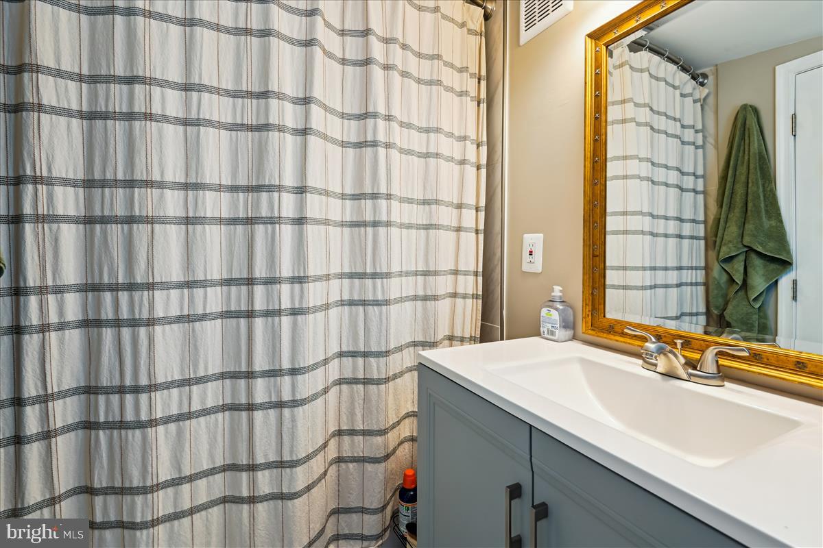 1606 Oldtown Road Edgewater, MD 21037 - Photo 12 of 25 Full Bathroom