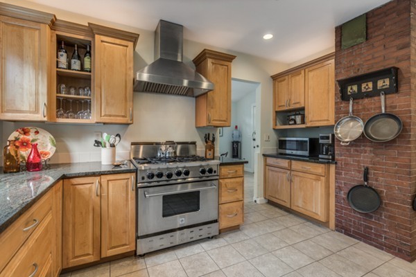 15 Glengarry Road Winchester, MA 01890 - Photo 10 of 30 Gallery Image 10
