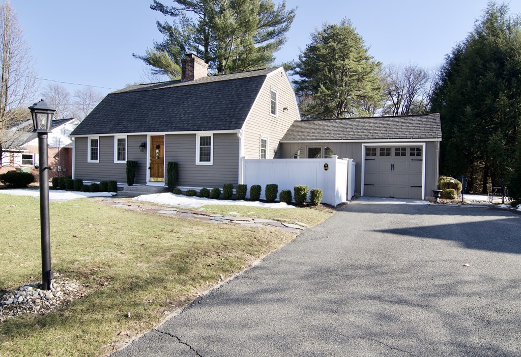 636 Springfield Street Wilbraham, MA 01095 - Photo 2 of 42