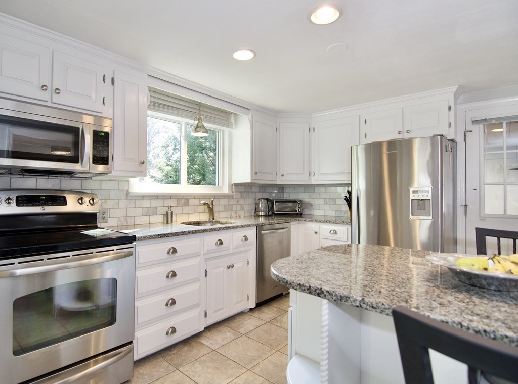 636 Springfield Street Wilbraham, MA 01095 - Photo 4 of 42