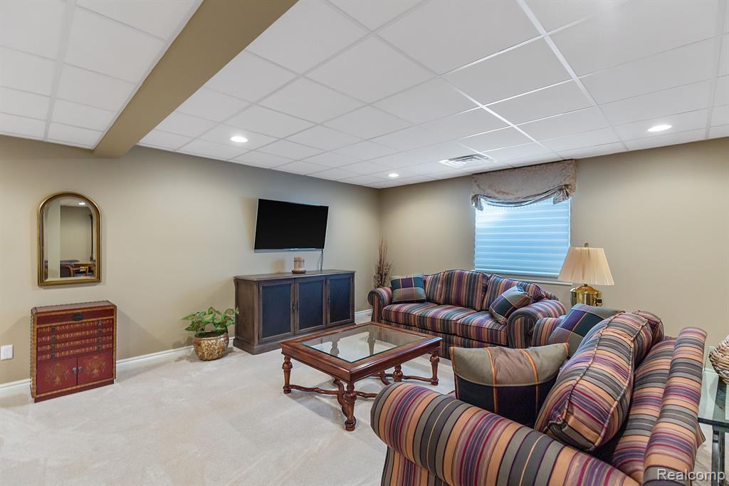 2677 Monarch Court Rochester, MI 48306 - Photo 40 of 43