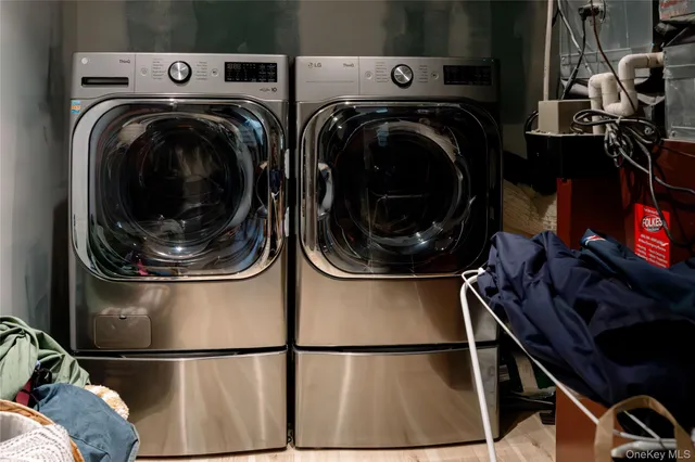 a close up view of a washer and dryer