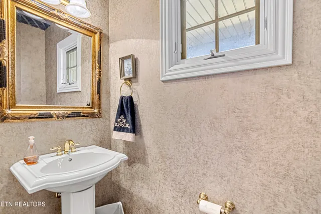 $825,000 | 310 Pineberry Drive, Vonore, TN 37885