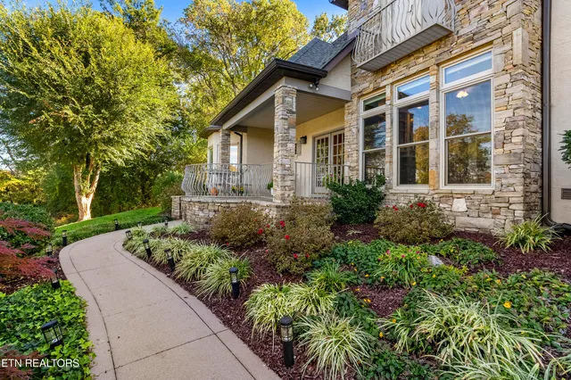 $825,000 | 310 Pineberry Drive, Vonore, TN 37885