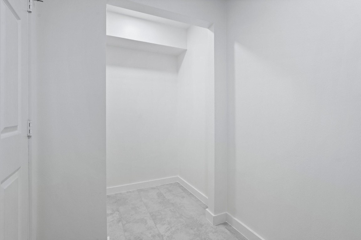 322 East Edgebrook Drive Houston, TX 77034 - Photo 27 of 38 a view of hallway